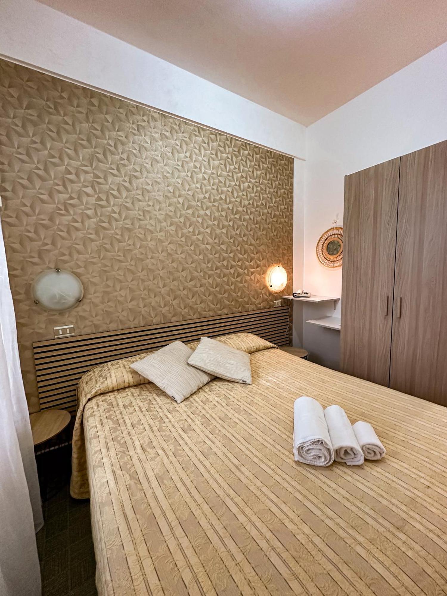 Hotel Re Leone Rimini Exteriör bild