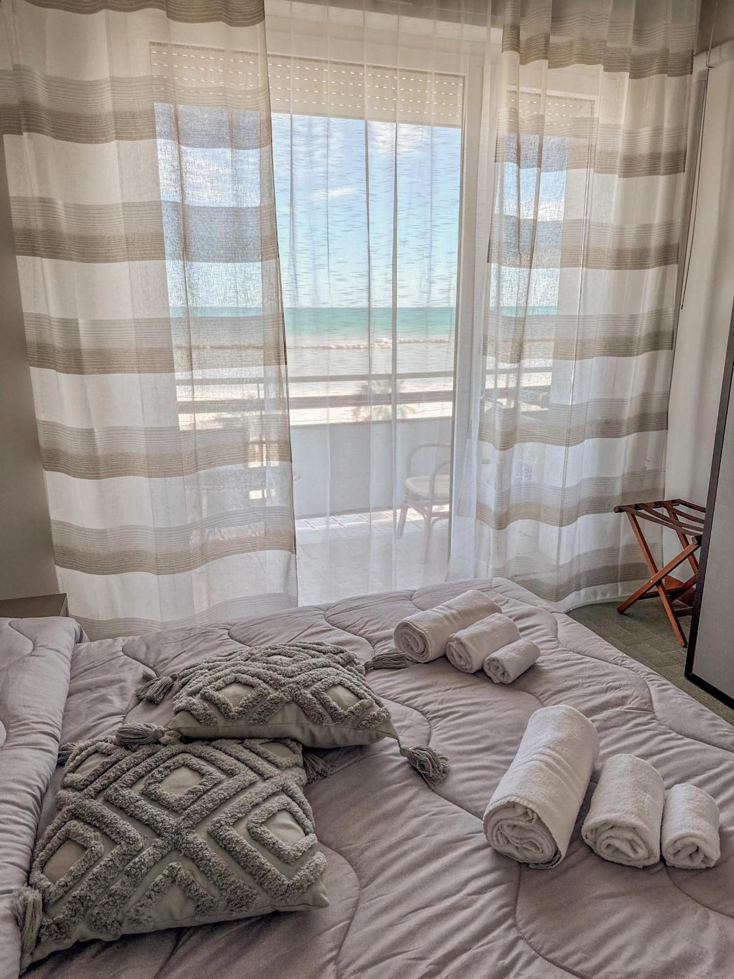 Hotel Re Leone Rimini Exteriör bild