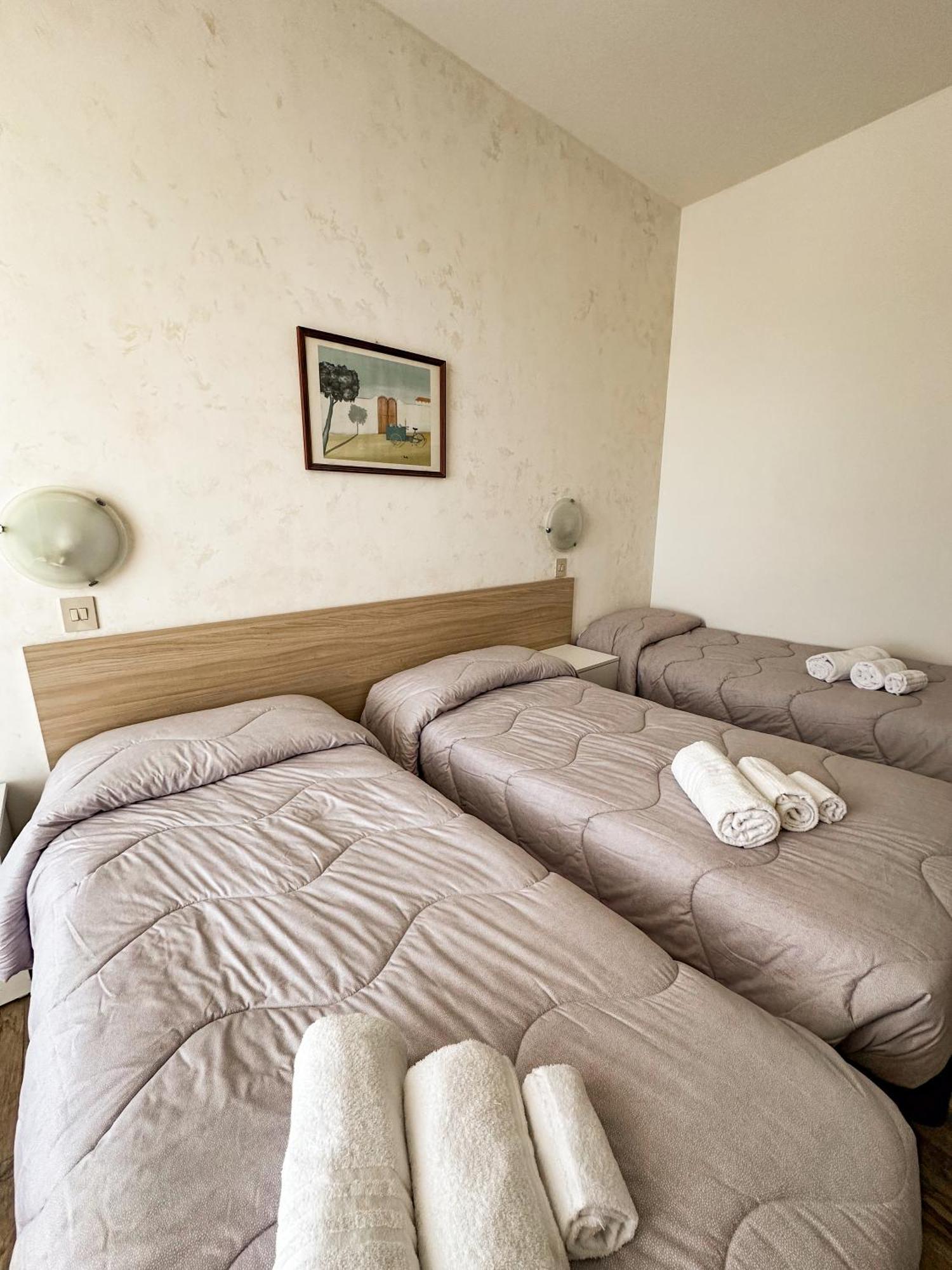 Hotel Re Leone Rimini Exteriör bild