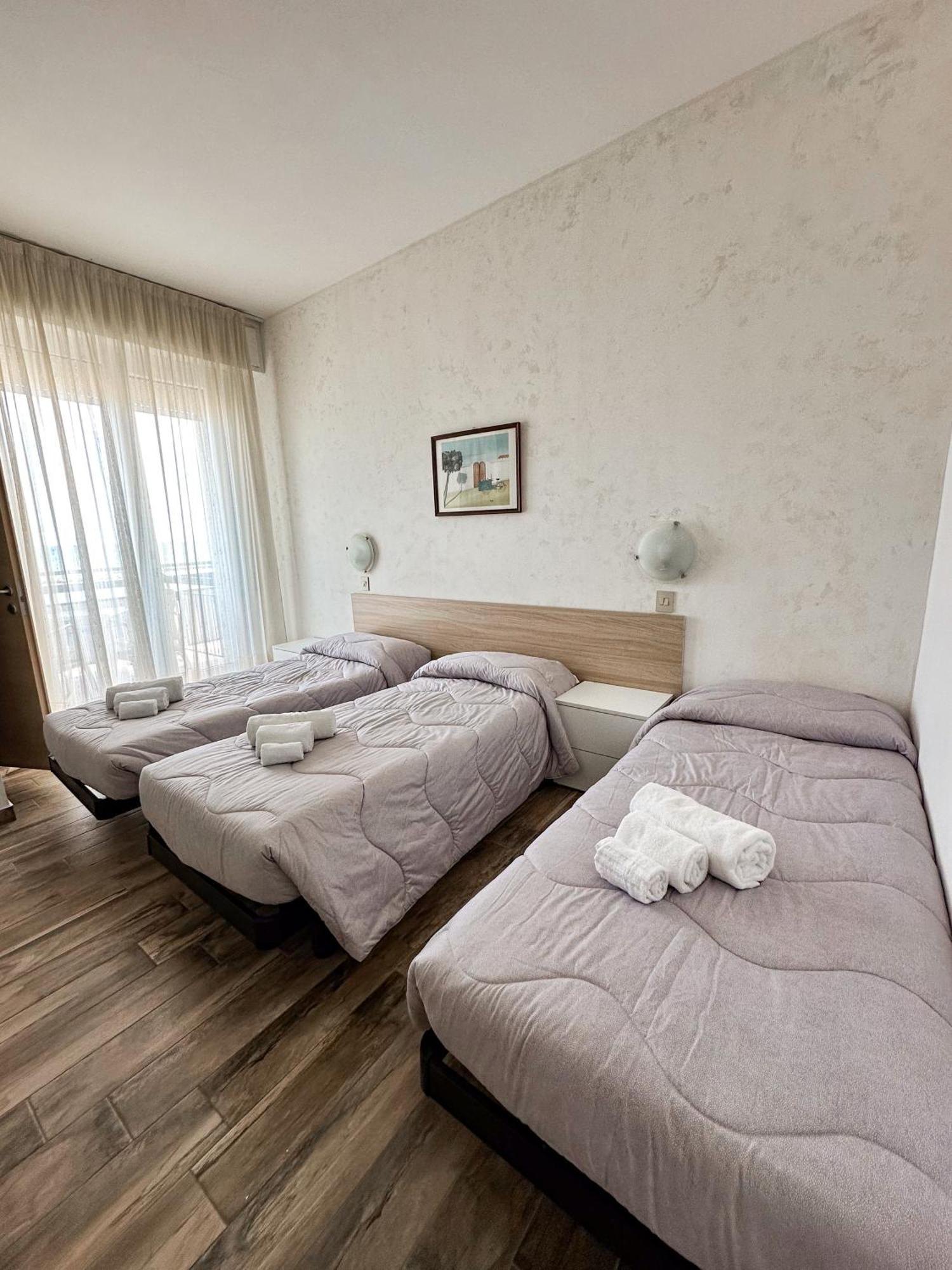 Hotel Re Leone Rimini Exteriör bild