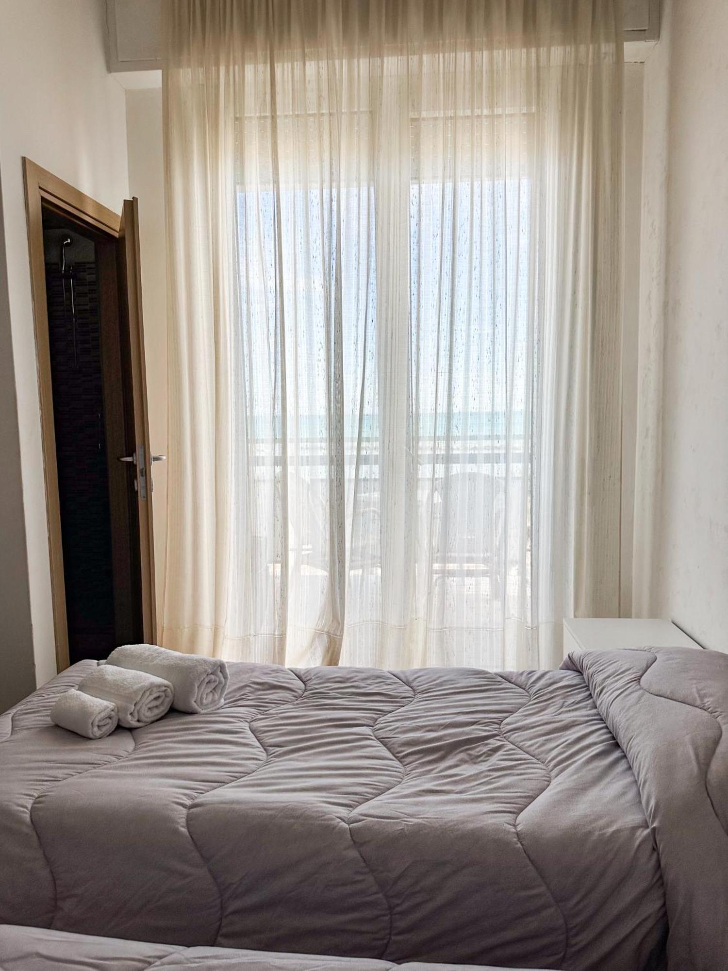 Hotel Re Leone Rimini Exteriör bild