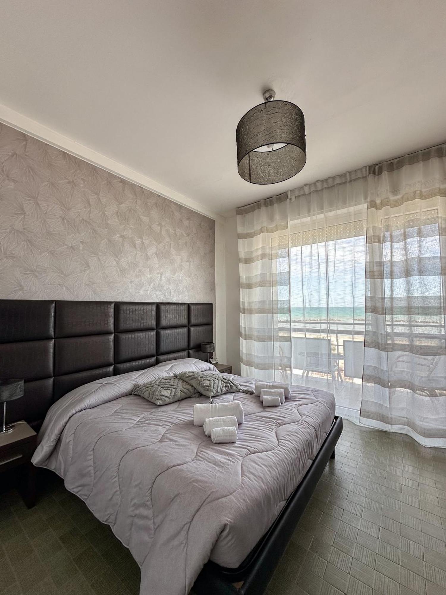 Hotel Re Leone Rimini Exteriör bild