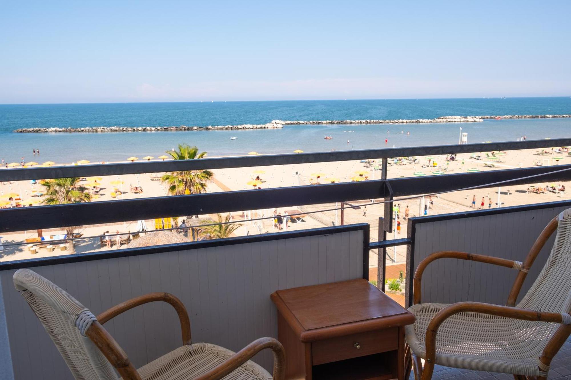 Hotel Re Leone Rimini Exteriör bild