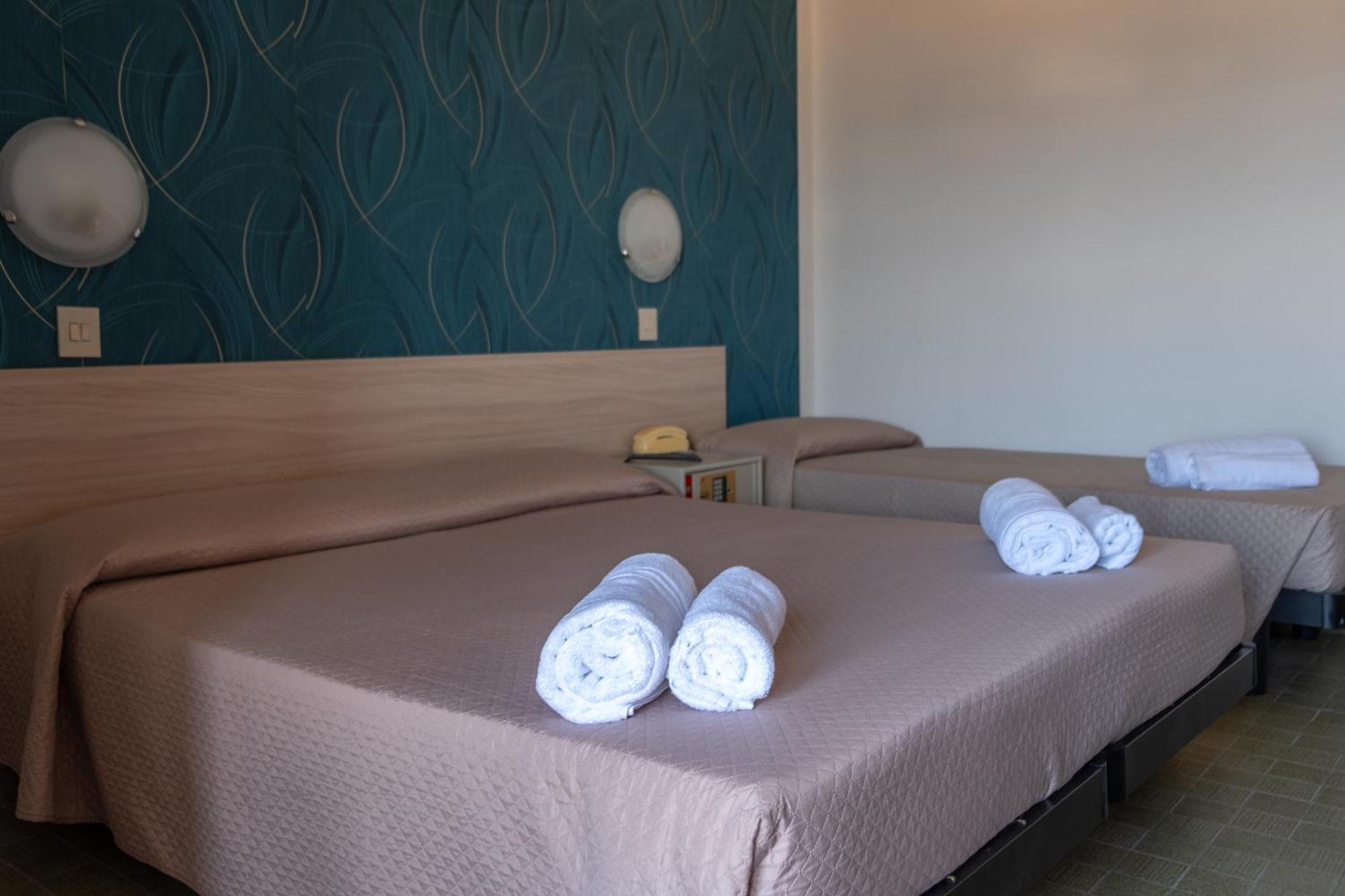 Hotel Re Leone Rimini Exteriör bild