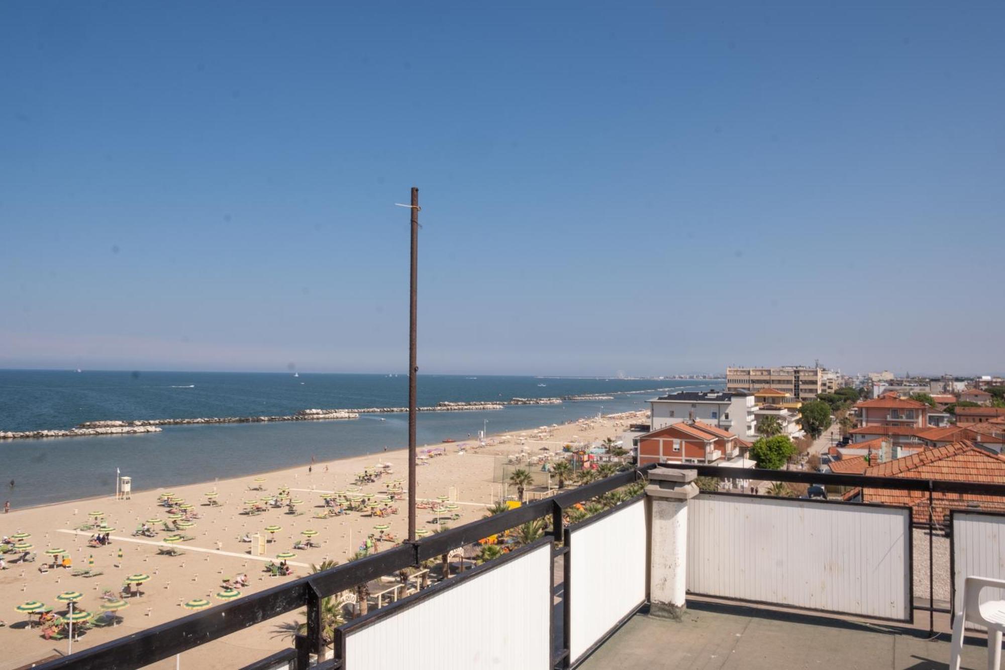 Hotel Re Leone Rimini Exteriör bild