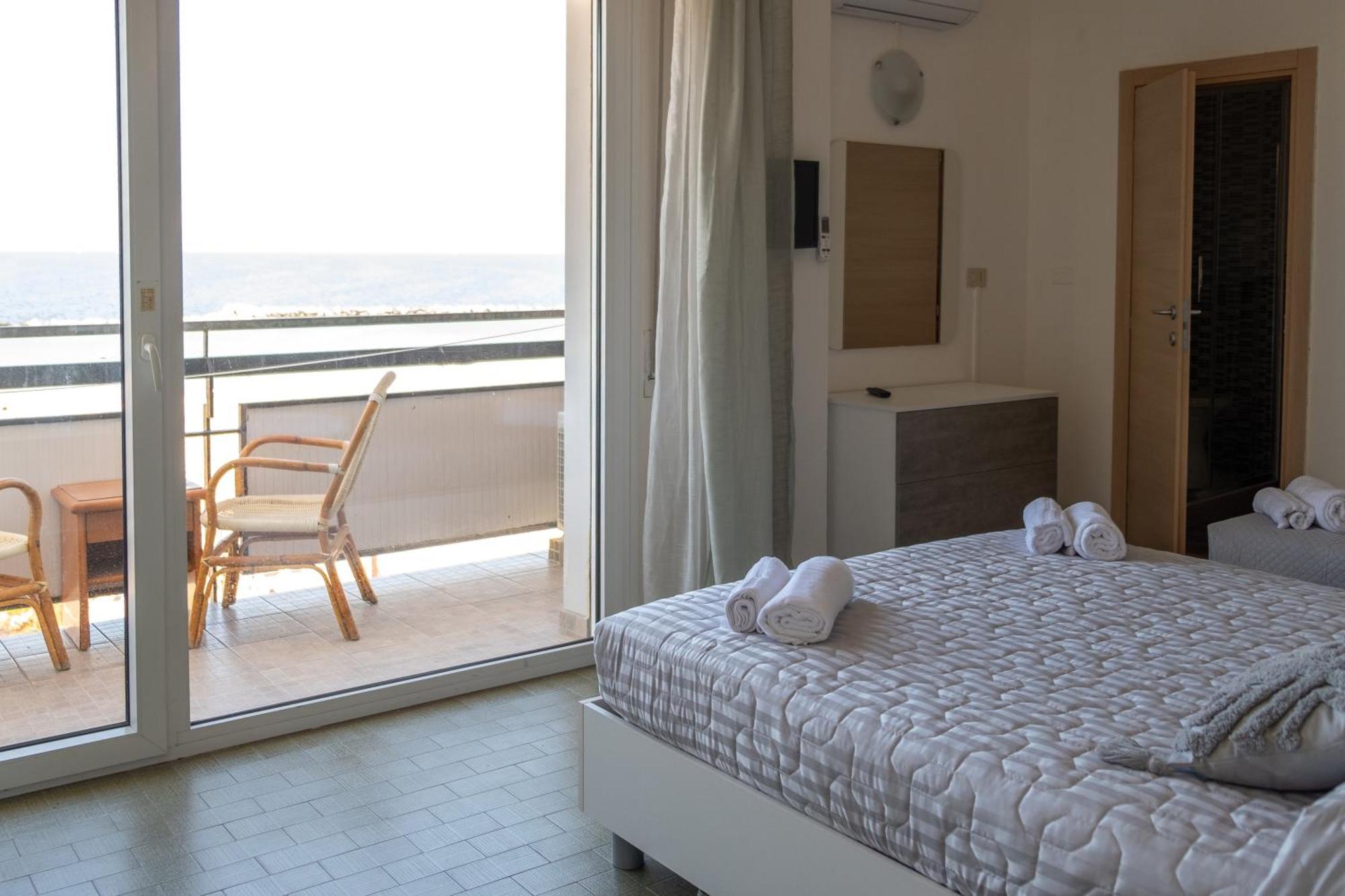 Hotel Re Leone Rimini Exteriör bild
