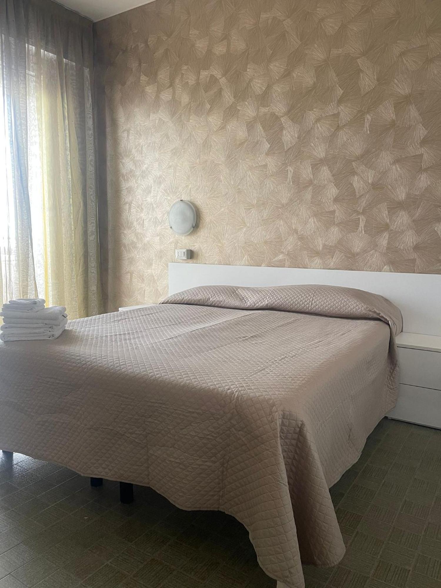 Hotel Re Leone Rimini Exteriör bild