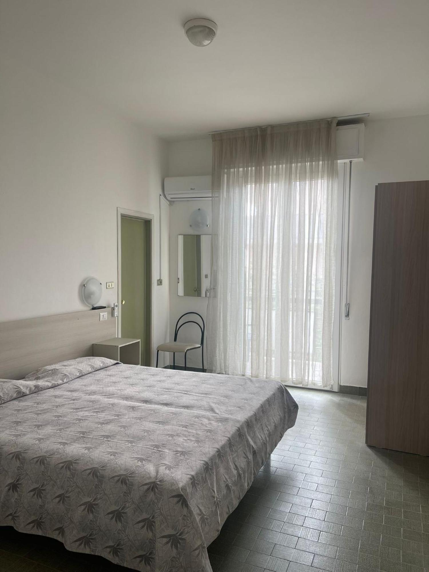 Hotel Re Leone Rimini Exteriör bild